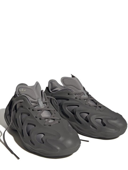 adidas Originals: adiFOM Q运动鞋 - Grey Four - men_1 | Luisa Via Roma