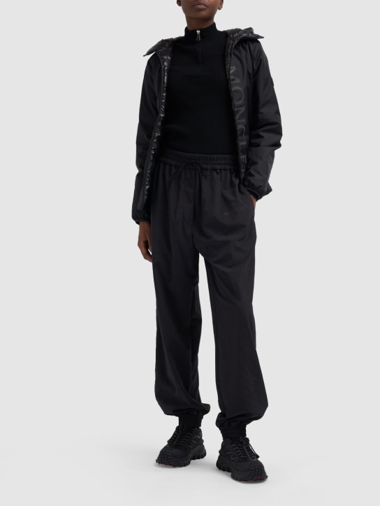 Moncler: 科技织物运动裤 - 黑色 - women_1 | Luisa Via Roma