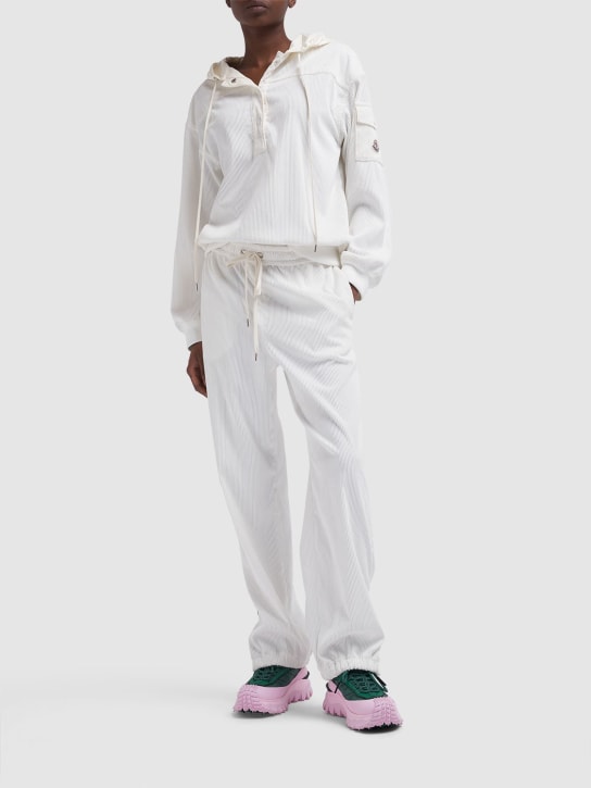 Moncler: Pantalones jogging de nylon - White/Mid Grey - women_1 | Luisa Via Roma