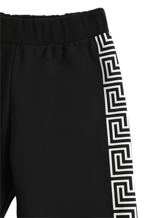 Versace: Pantalones deportivos de algodón estampados - Negro - kids-boys_1 | Luisa Via Roma