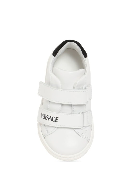 Versace: Logo皮革粘扣运动鞋 - kids-girls_1 | Luisa Via Roma
