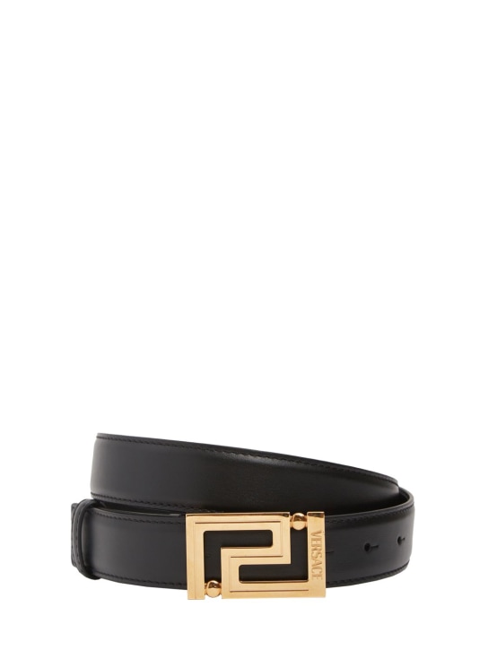 Versace: Cinturón de piel con logo - Negro/Dorado - men_0 | Luisa Via Roma