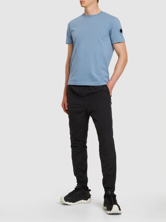 Moncler: T-shirt en jersey de coton léger - Azure - men_1 | Luisa Via Roma