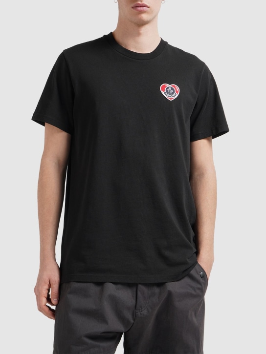 Moncler: Logo patch cotton jersey t-shirt - Siyah - men_1 | Luisa Via Roma