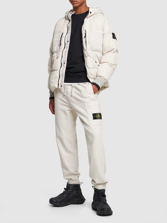 Stone Island: Trainingshose aus Baumwolle - men_1 | Luisa Via Roma