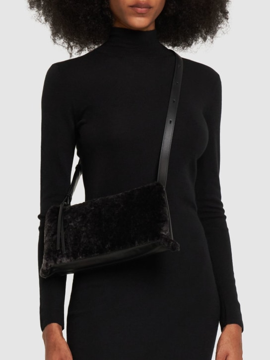 Jil Sander: Small Empire shearling shoulder bag - Siyah - women_1 | Luisa Via Roma
