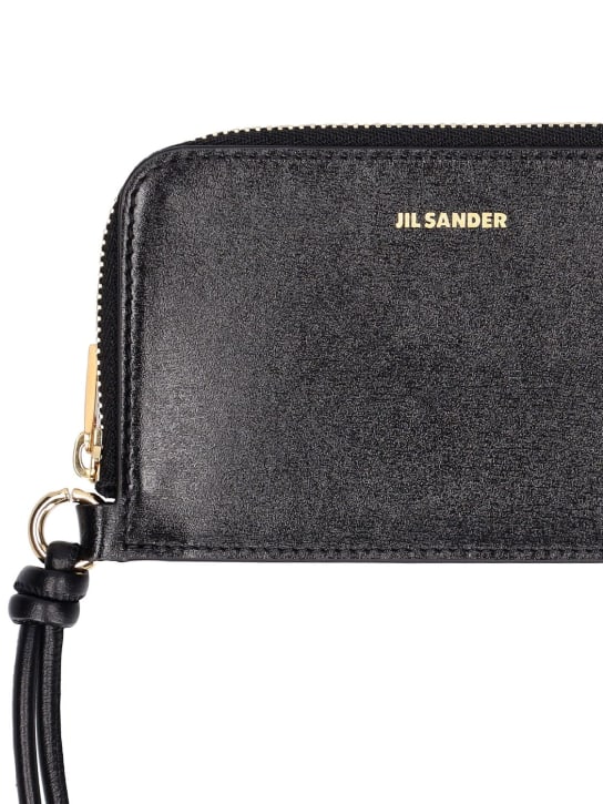 Jil Sander: Envelope necklace leather card holder - Siyah - women_1 | Luisa Via Roma