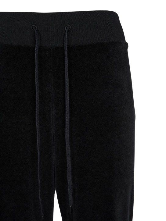 Balenciaga: 低腰棉质天鹅绒平纹针织裤子 - 黑色 - men_1 | Luisa Via Roma