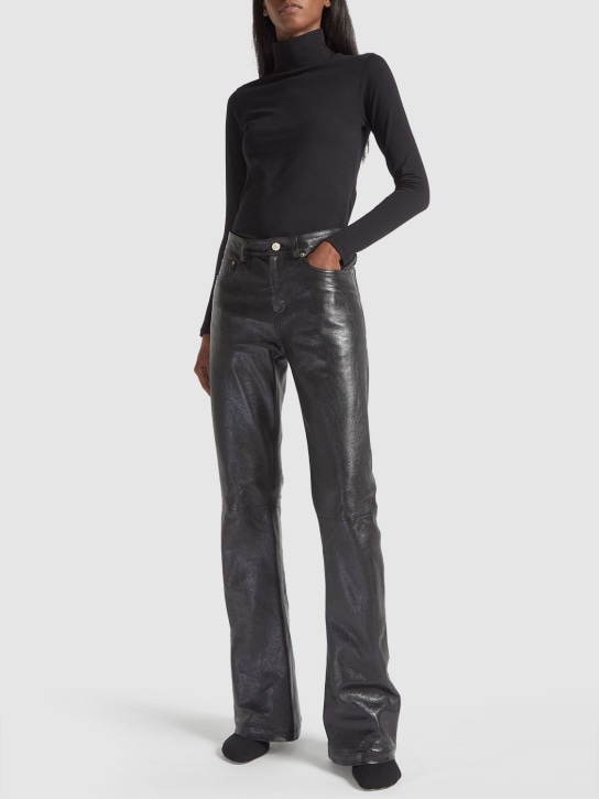 Balenciaga: Pantalon bootcut en cuir semi-brillant - Noir - women_1 | Luisa Via Roma