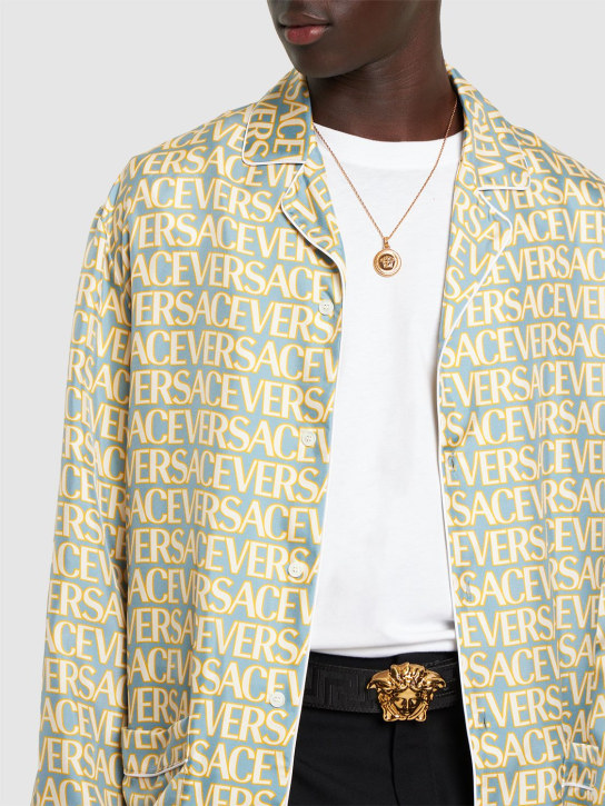 Versace: Lange Halskette mit Medusamünze - Gold - men_1 | Luisa Via Roma