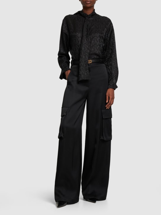 Versace: Camicia in twill di seta / logo jacquard e foulard - Nero - women_1 | Luisa Via Roma