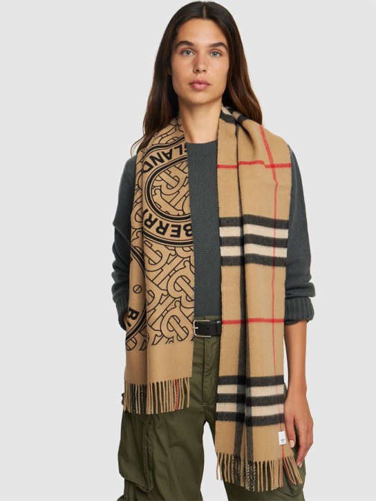 Burberry: Giant Check & circle logo cashmere scarf - Archive Beige - women_1 | Luisa Via Roma