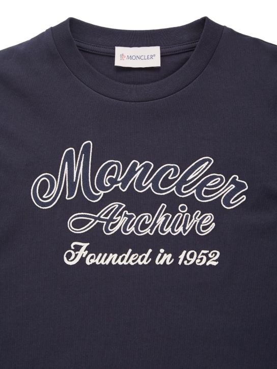 Moncler: 로고 코튼 저지 긴팔 티셔츠 - 네이비 블루 - kids-boys_1 | Luisa Via Roma
