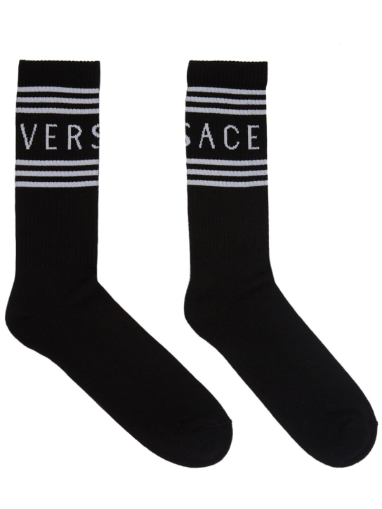 Versace: 스펀지 로고 코튼 혼방 양말 - 블랙/화이트 - men_0 | Luisa Via Roma