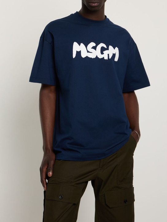 MSGM: T-shirt en jersey de coton à imprimé logo - Bleu Marine/Blanc - men_1 | Luisa Via Roma