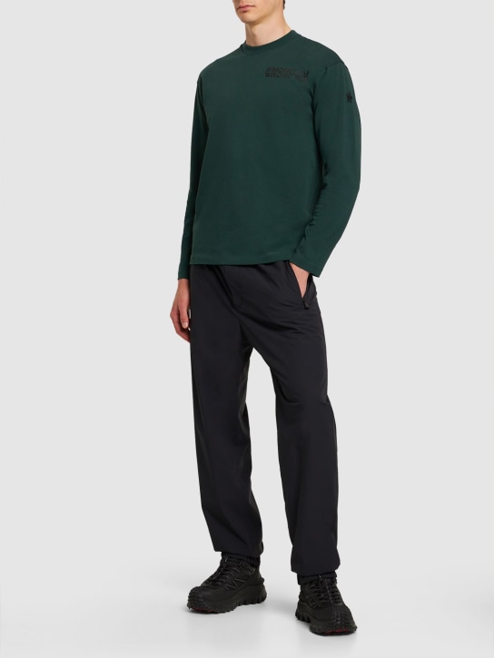 Moncler Grenoble: 厚重棉质平纹针织长袖T恤 - 绿色 - men_1 | Luisa Via Roma