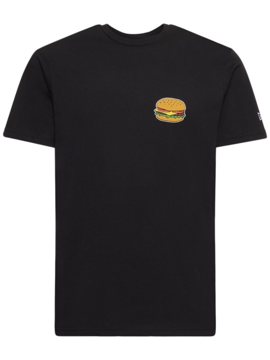 New Era: T-shirt Hamburger in cotone con stampa - Nero - men_0 | Luisa Via Roma