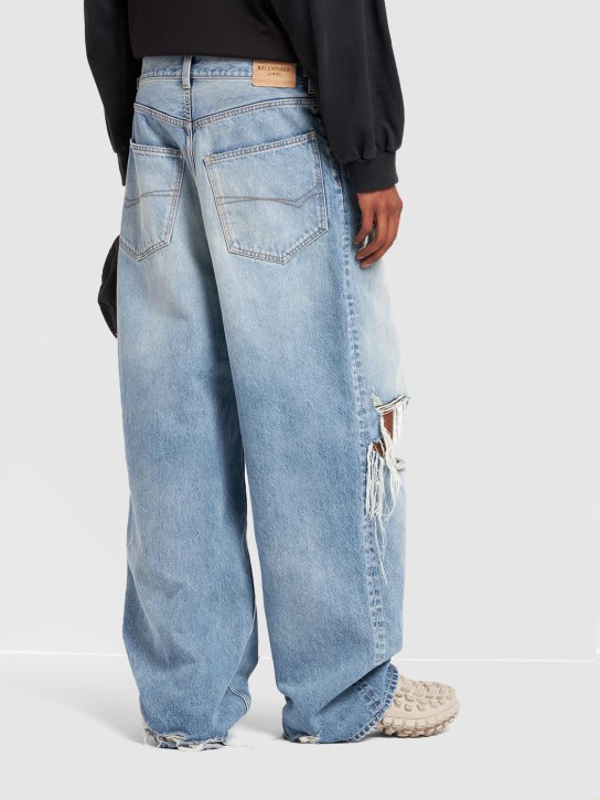 Balenciaga: 破洞棉质阔腿牛仔裤 - men_2 | Luisa Via Roma