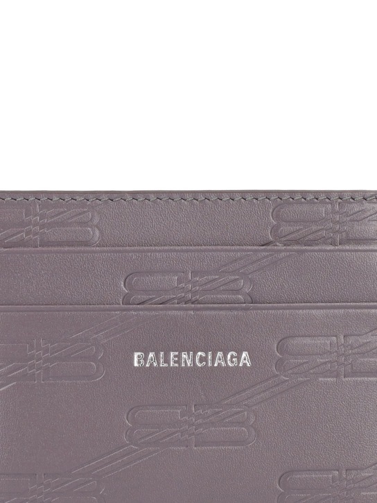 Balenciaga: BB 모노그램 가죽 카드 케이스 - 다크 그레이 - men_1 | Luisa Via Roma