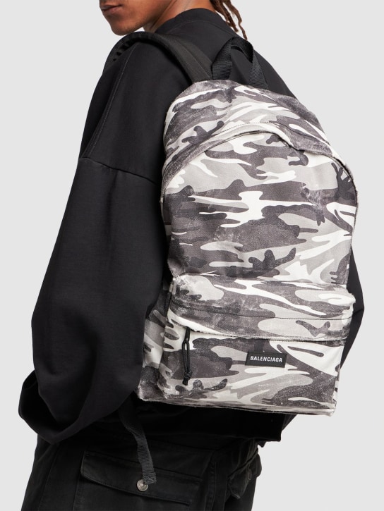 Balenciaga: Sac à dos en nylon imprimé camouflage - Gris/Blanc - men_1 | Luisa Via Roma