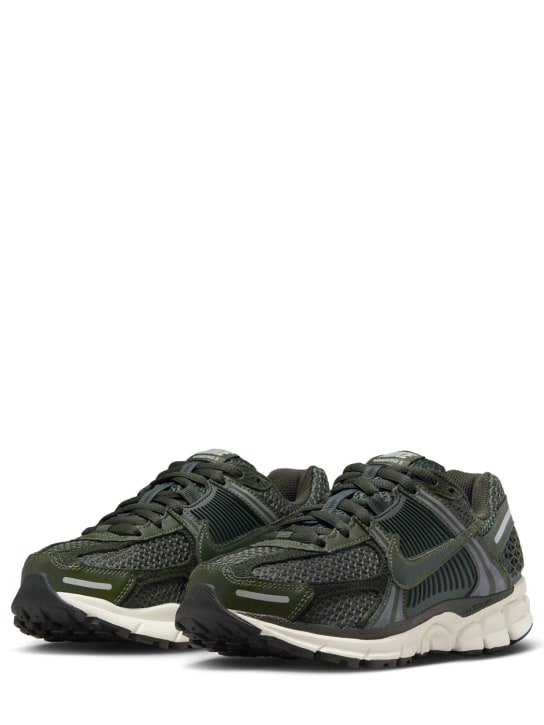 Nike: Zoom Vomero 5 sneakers - Khaki/Sequoia - women_1 | Luisa Via Roma