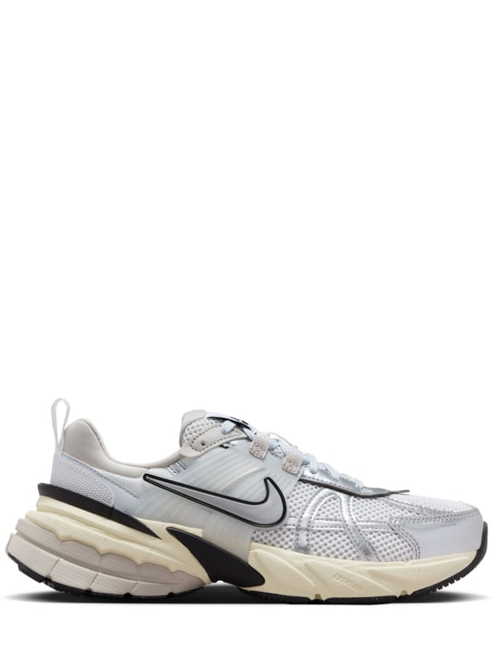 Nike: V2K Run sneakers - Summit White/Me - women_0 | Luisa Via Roma