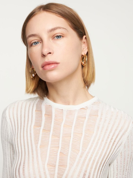 Chloé: Asymmetrische Perlenohrringe „Darcey“ - Gold/Weiß - women_1 | Luisa Via Roma