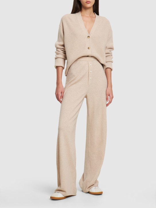 Guest In Residence: Everywear cashmere knitted pants - Beige - women_1 | Luisa Via Roma