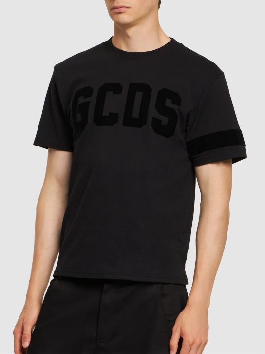 GCDS: T-shirt in jersey di cotone con logo - men_2 | Luisa Via Roma