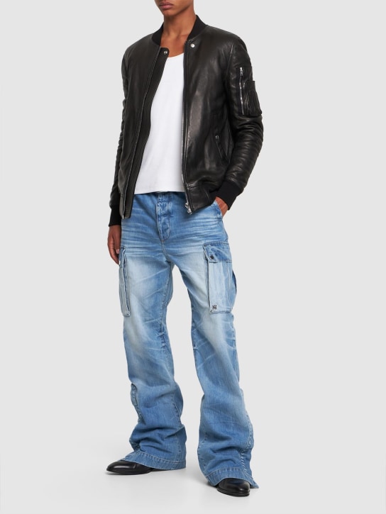 Amiri: Jeans cargo kick flare M65 in cotone - Blu - men_1 | Luisa Via Roma