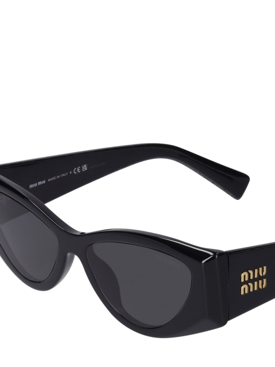 Miu Miu: Occhiali da sole cat-eye in acetato - women_3 | Luisa Via Roma