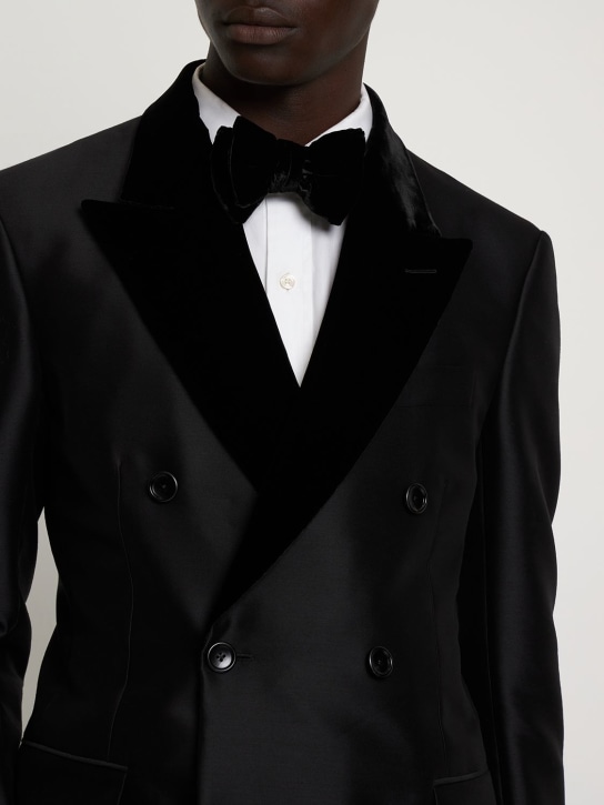 Tom Ford: Viscose blend fluid velvet bowtie - Black - men_1 | Luisa Via Roma