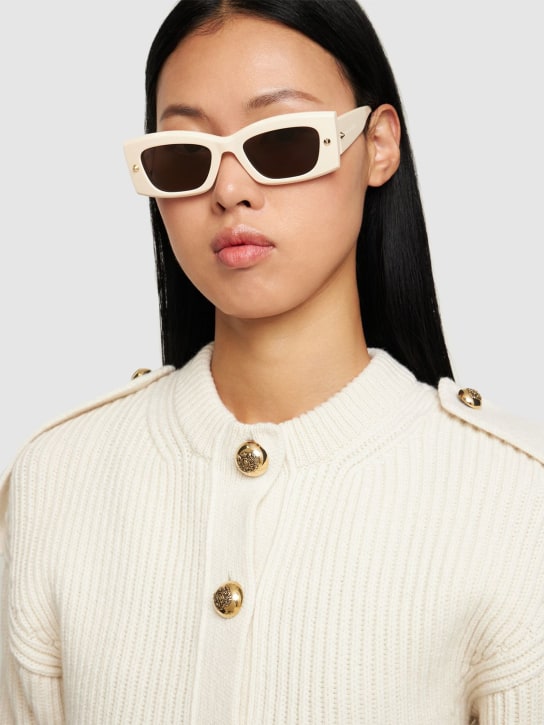 Alexander McQueen: Sonnenbrille aus Acetat "AM0426S" - Elfenbein - women_1 | Luisa Via Roma