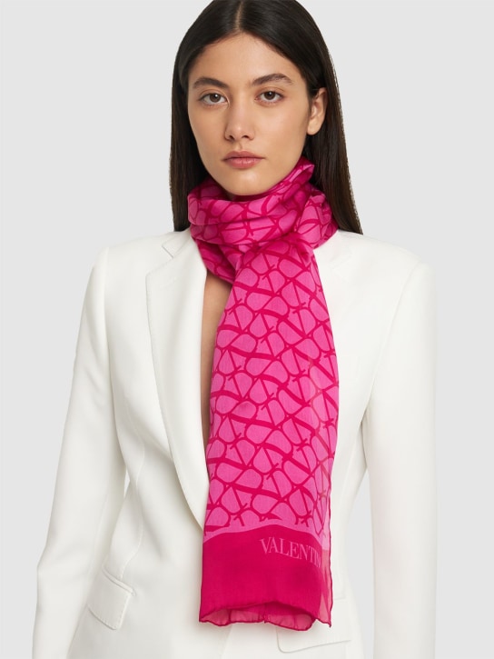 Valentino Garavani: Toile Iconographe silk twill scarf - Pink Pp Chiaro - women_1 | Luisa Via Roma