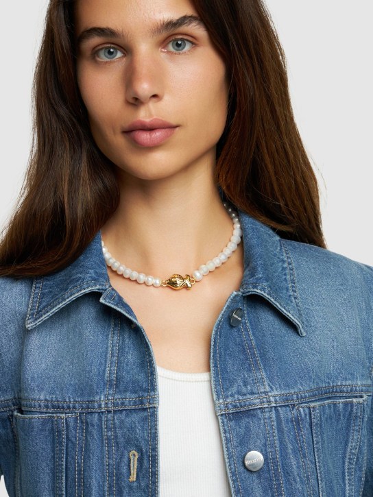 Timeless Pearly: Fish charm pearl collar necklace - Pearl/Gold - women_1 | Luisa Via Roma