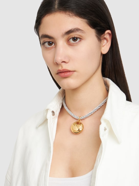 Timeless Pearly: Smiley charm cotton wire collar necklace - women_1 | Luisa Via Roma