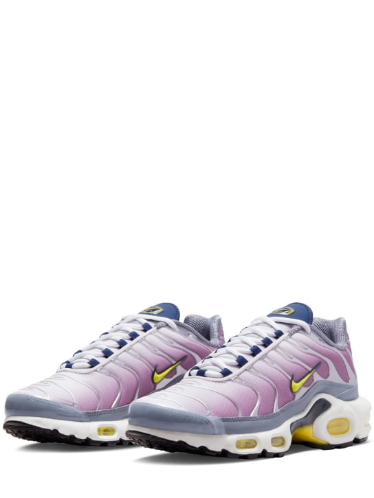 Nike: Sneakers Air Max Plus - Violet Dust - women_1 | Luisa Via Roma