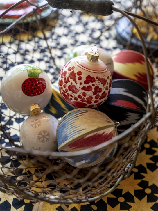 Les Ottomans: Boule de Noël en porcelaine - Blanc - ecraft_1 | Luisa Via Roma
