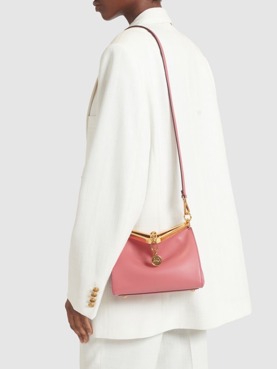 Etro: Petit sac porté épaule en cuir Vela - Fuchsia - women_1 | Luisa Via Roma