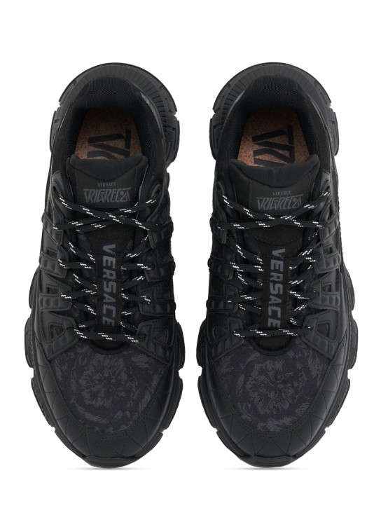 Versace: Sneakers de piel - men_3 | Luisa Via Roma