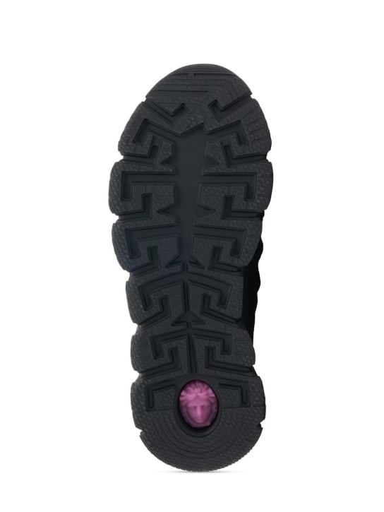 Versace: Sneakers de piel - men_6 | Luisa Via Roma