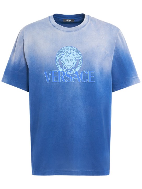 Versace: Camiseta de algodón con logo - Azul Royal - men_0 | Luisa Via Roma