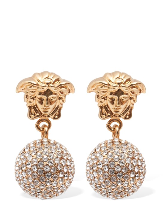 Versace: Pendants d'oreilles avec cristaux à logo - Or/Cristal - women_0 | Luisa Via Roma