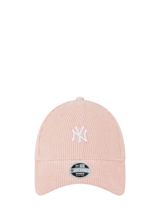 New Era: 9Forty NY Yankees灯芯绒棒球帽 - 粉色/白色 - women_0 | Luisa Via Roma