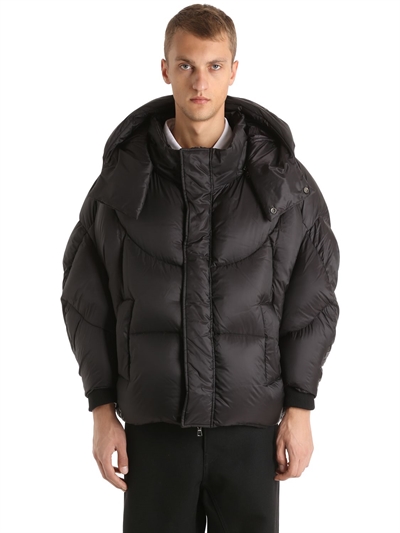 宽松连帽河豚羽绒服