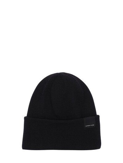 black knit toque