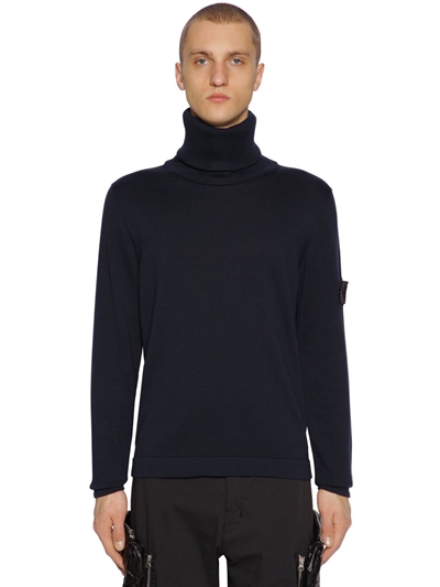 maglia collo alto stone island