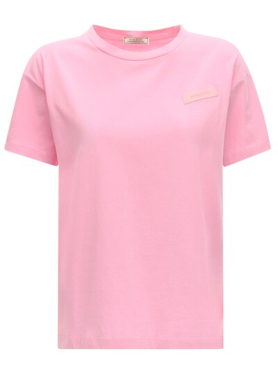 pink tee shirt