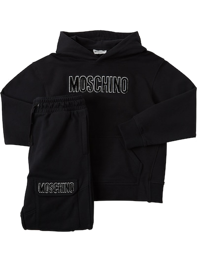 black sweatpants and hoodie