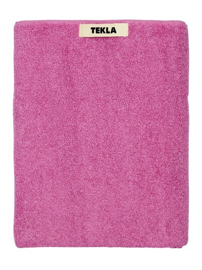 magenta bath towels